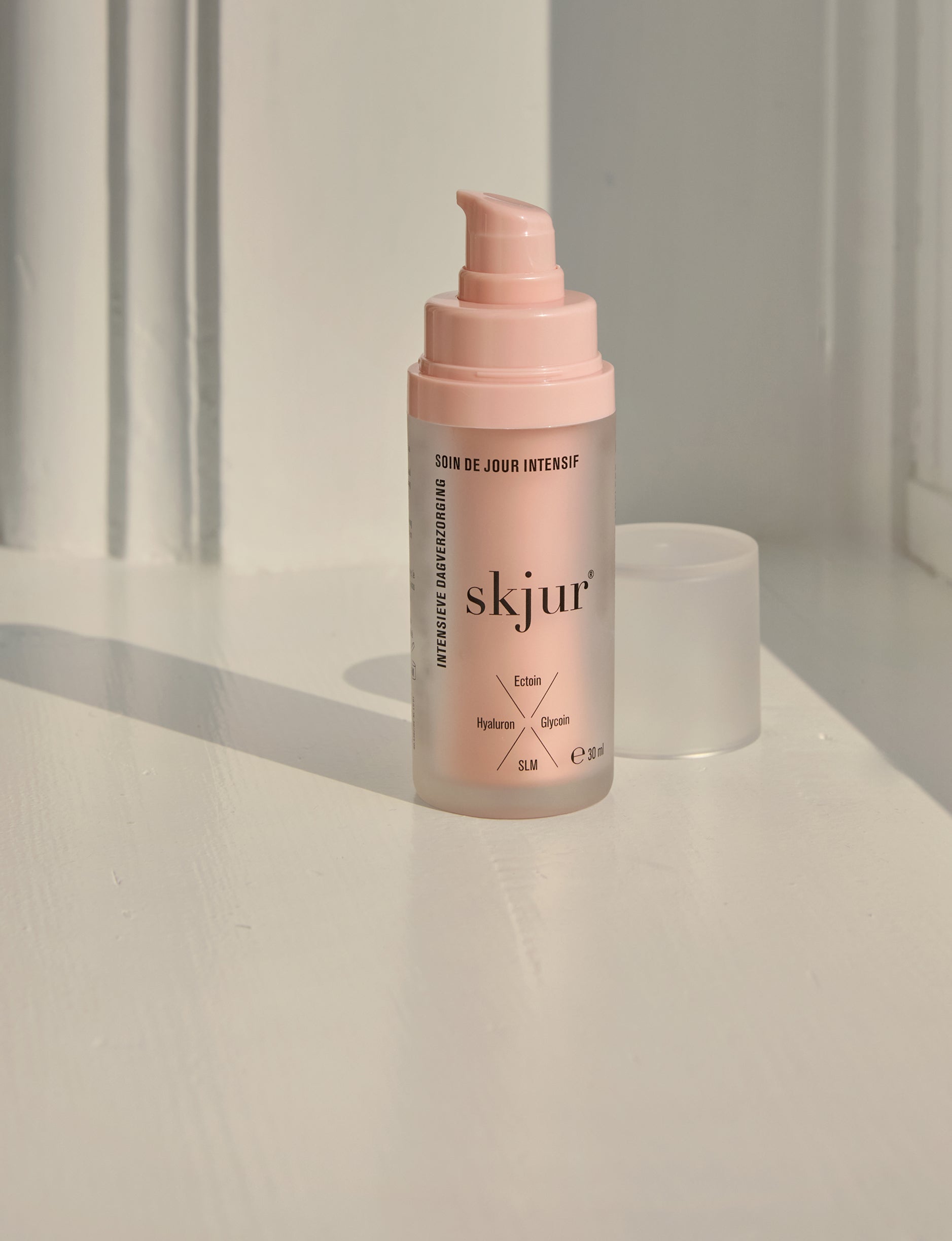 Receive a mini day cream as a gift